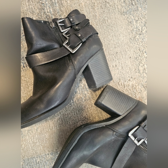 Black Ankle Boots with Buckle Detail And Chunky Heel - Picture 5 of 8